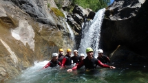 faire du canyon entre amis dans les pyrénées